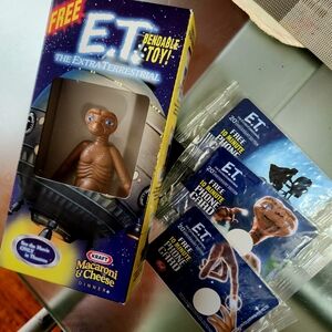 E.T. Bendable Toy in Original Kraft Macaroni & Cheese Box - Brown